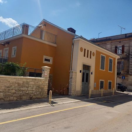 Oskar Amphitheater Apartments And Rooms With Free Parking Pula Exterior foto